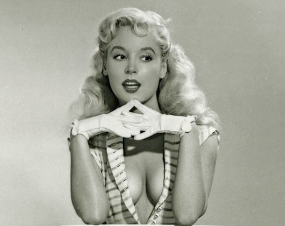 1950-аад оны “тасархай” биетэй бүсгүй /Фото/